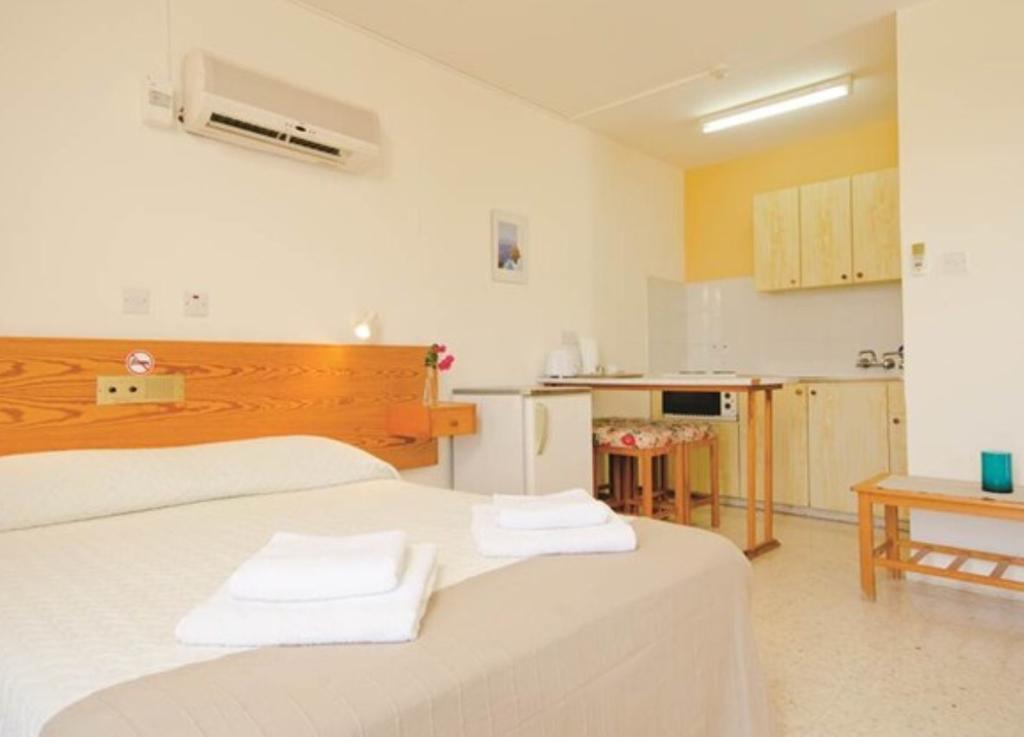 Bougainvillea Apartments Polis Buitenkant foto